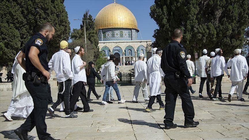 Over 700 illegal Israeli settlers storm into Al-Aqsa Mosque