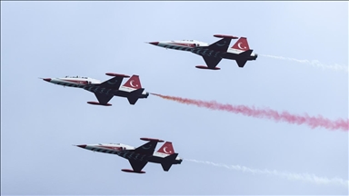 «Турецкие Звезды» выполнили демонстрационный полет над Антальей