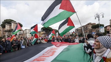 Pro-Palestinian protesters disrupt conference in Italy