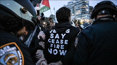 نيويورك.. اعتقال 100 متضامن مع الفلسطينيين قرب منزل سيناتور
