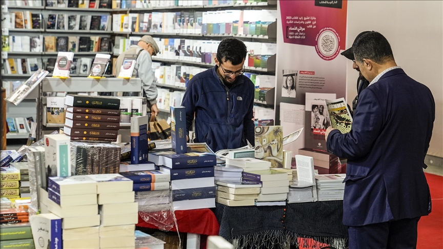معرض تونس للكتاب.. الإقبال تحت سطوة الأسعار وثقافة الإنترنت 