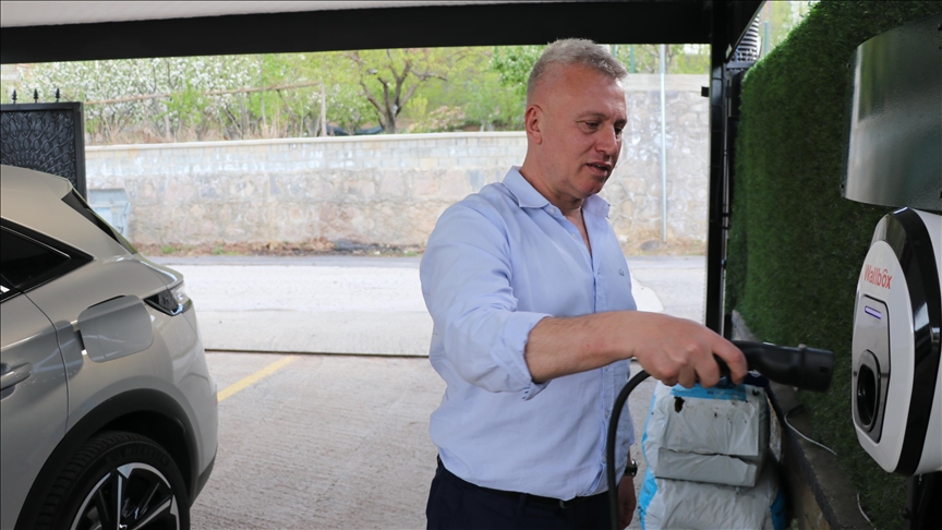 Türkiye'de elektrikli araç şarj ünitesi sayısı artıyor yazlığına da kuran var, kafesine de