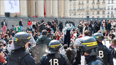 Francuska: Policija intervenisala u Parizu zbog propalestinskog protesta tokom Macronovog obraćanja na Sorboni