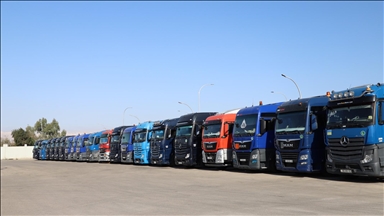 الأردن يرسل 115 شاحنة مساعدات غذائية إلى قطاع غزة