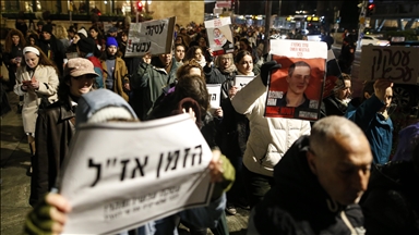 Të afërmit e pengjeve izraelite protestojnë para rezidencës së Netanyahut