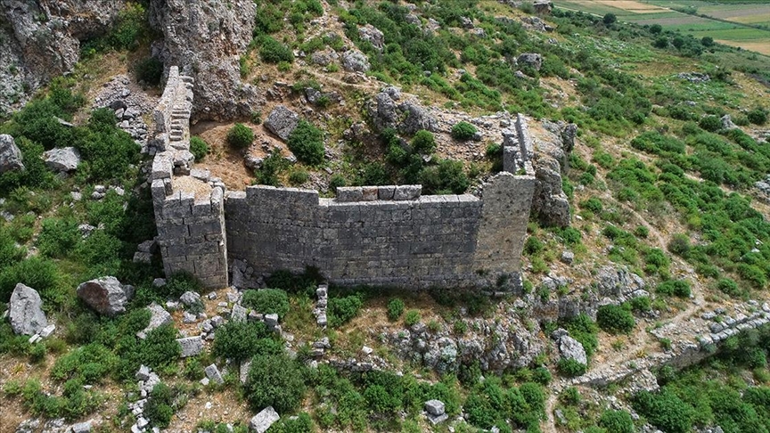 Sillyon Antik Kenti'ndeki 10 bin kişilik stadyum gün yüzüne çıkarılıyor