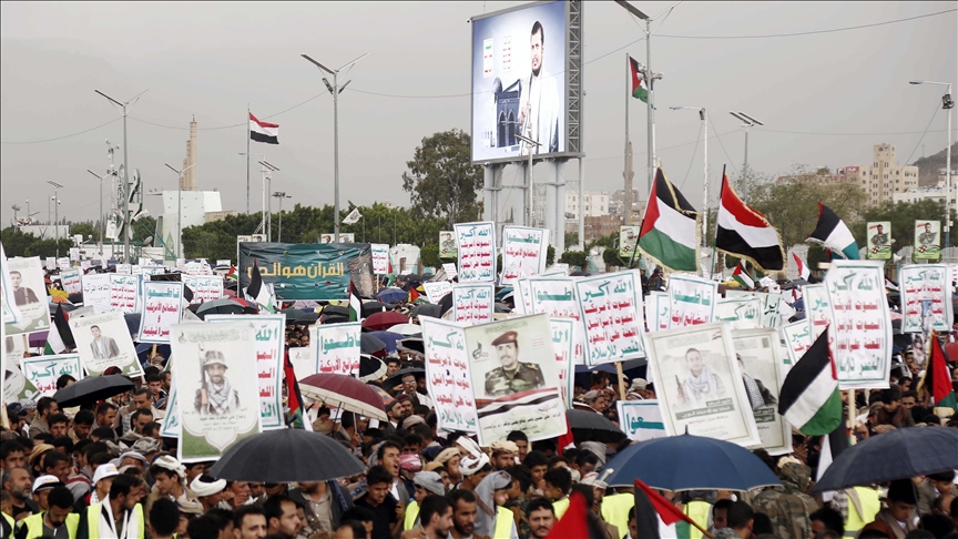 اليمن.. وقفتان ومظاهرة تنديدا بالمقابر الجماعية والحرب على غزة