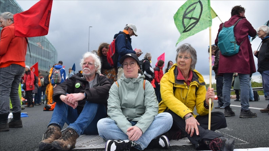 More than 100 climate activists blocking roads in Netherlands detained