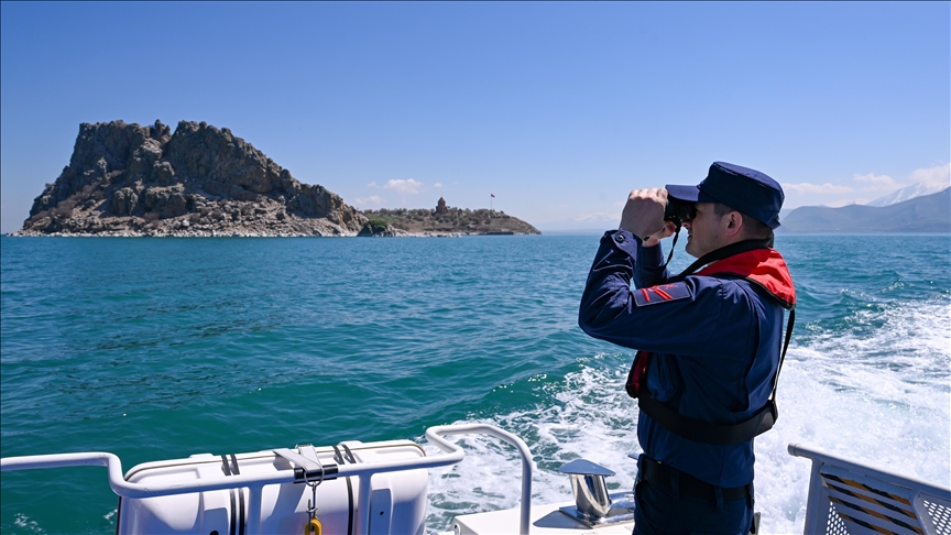 Предизвикувачкото патување на рибата од езерото Ван во Туркије контролирано од крајбрежната стража