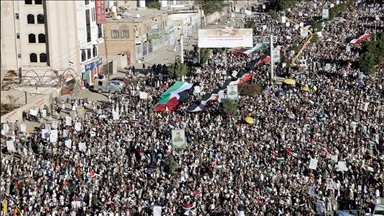 وقفات في 3 جامعات يمنية تضامنا مع حراك الطلبة بأمريكا لدعم لغزة