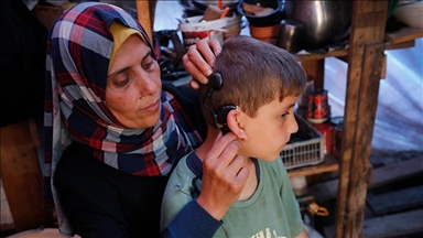 حكاية طفل غزّي اعتدى عليه جنود الاحتلال وحطموا سماعة أذنه الطبية 