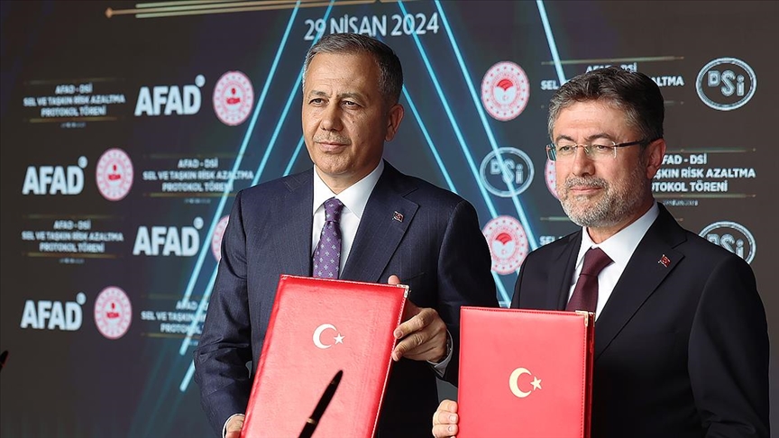 Bakan Yumaklı: AFAD'dan DSİ'ye devredilen 111 araçla beraber 5 bin 800 ağır iş makinesine sahip olacağız