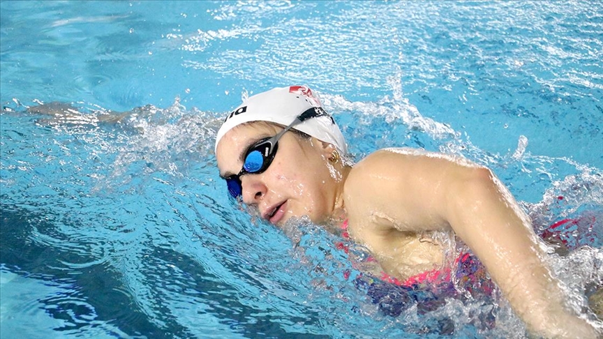 Milli yüzücü Merve Tuncel, ikinci kez olimpiyatlara katılmak için yoğun çalışıyor