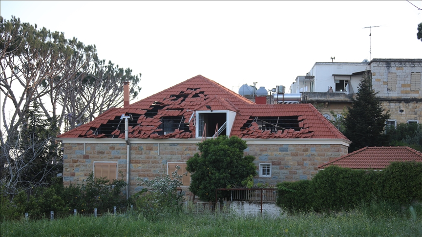 إعلام عبري: صاروخ من لبنان يصيب منزلا شمالي إسرائيل