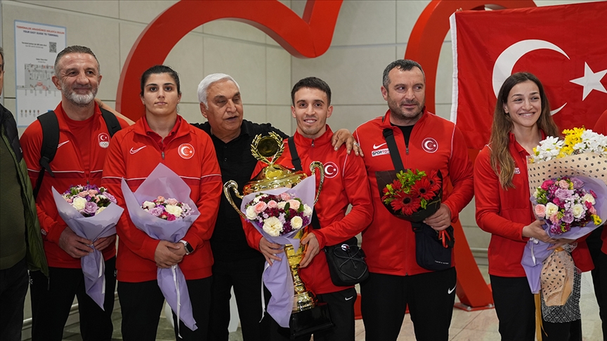 Avrupa şampiyonu milli boksörler yurda döndü