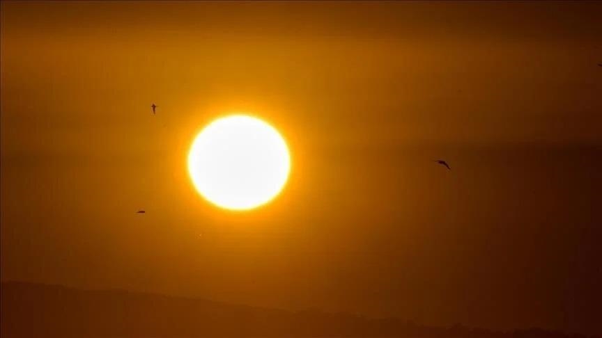 Exceptional heat waves scorch Asia, forcing schools to suspend classes amid health warnings