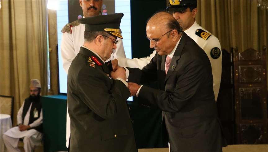 Turkish Land Forces commander receives Pakistan’s military honor
