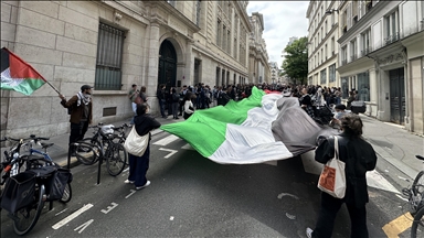 Students at Paris' Sorbonne University show support for Palestine