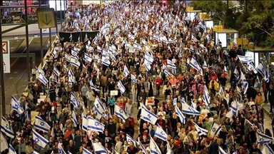 تل أبيب.. آلاف الإسرائيليين يطالبون بإعادة المحتجزين في غزة 