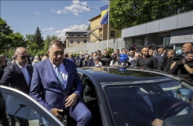 Dodik napustio zgradu Suda BiH, pristalice uzvikivale "Mile, Mile"