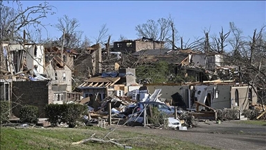 Пет лица загинаа од торнада во САД, меѓу кои и четиримесечно бебе