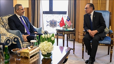 Dışişleri Bakanı Fidan, Riyad'da Malezya Başbakanı Enver ile bir araya geldi