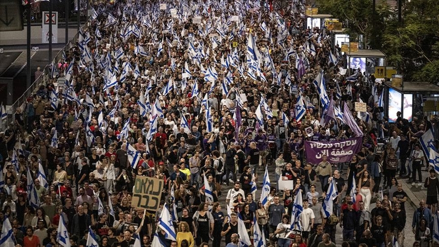 Thousands of Israelis rally in Tel Aviv demanding return of captives