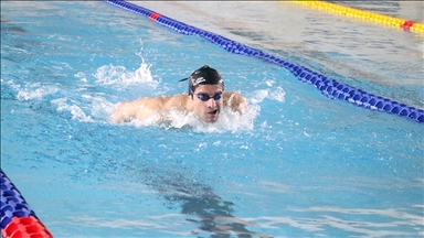 Boğulma korkusuyla başladığı yüzmede olimpiyat kotası kovalıyor
