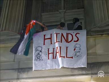 Estudiantes propalestinos ingresan al histórico edificio Hamilton Hall de la Universidad de Columbia