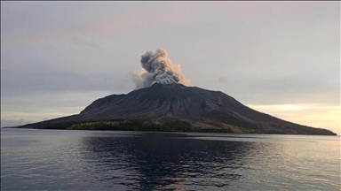 Indonezija: Eruptirao vulkan Ruang, aerodrom zatvoren, stanovništvo evakuisano