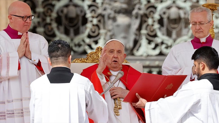 Pope Francis denounces arms industry for ‘profiting from death’