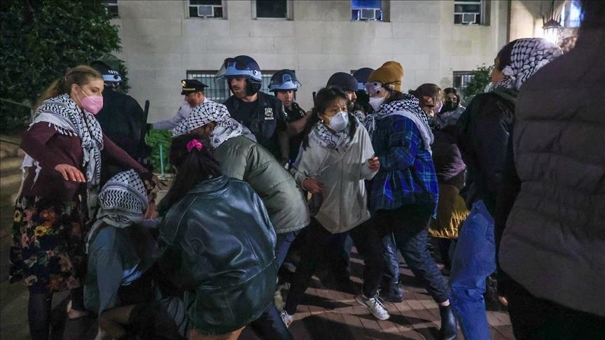 Université de Columbia : Les manifestants pro-palestiniens évacués manu militari par la police de New York  