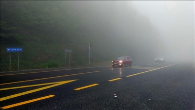 Bolu Dağı'nda sis görüş mesafesini azalttı