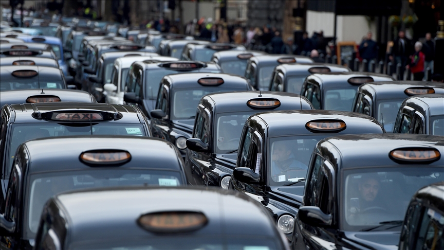 Uber faces over 0M legal battle with London black cab drivers Uber faces over 0M legal battle with London black cab drivers