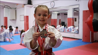 Karateye geçen yıl başlayan 6 yaşındaki Ayza Akgün, Türkiye şampiyonu oldu