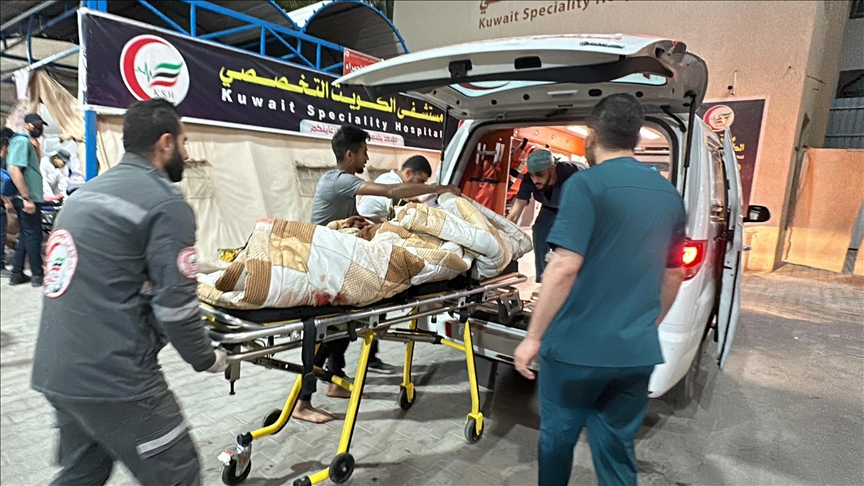 İsrail'in Refah'ta bir eve düzenlediği saldırıda 4'ü çocuk 7 Filistinli hayatını kaybetti