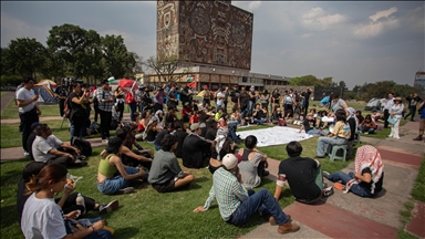 طلاب جامعة مكسيكية يقيمون مخيما للتضامن مع فلسطين