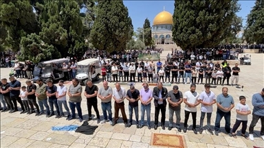 Uprkos izraelskim restrikcijama u Al-Aksi džuma-namaz klanjalo 30.000 vjernika