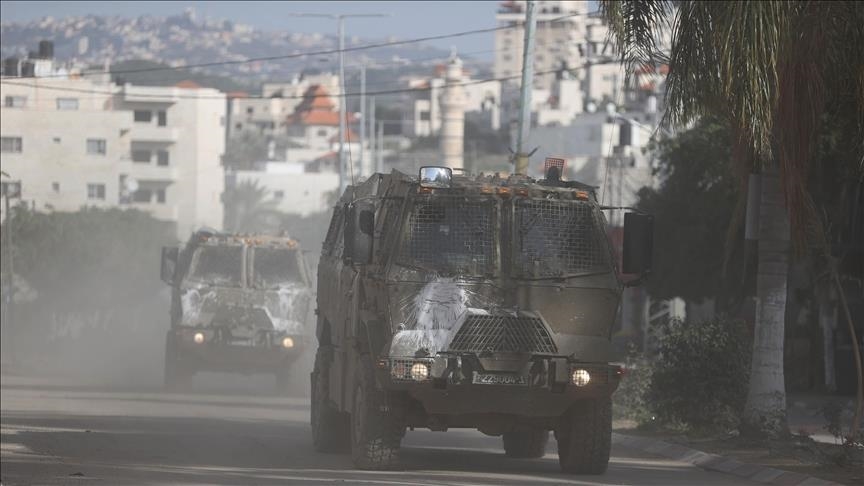 انتشال جثمان فلسطيني ثالث من منزل هدمه الجيش الإسرائيلي بطولكرم