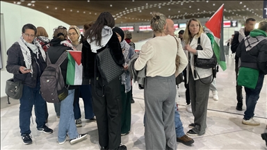 Fransa'ya girişine izin verilmeyen Filistinli cerrah Londra'ya döndü