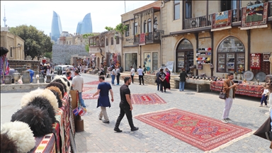 Bakü'de Halı Festivali düzenlendi