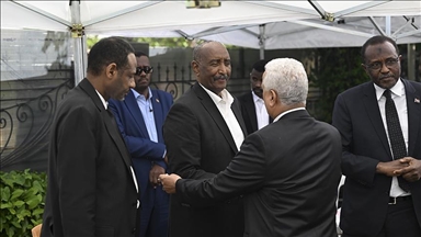 رئيس مجلس السيادة السوداني يتلقى التعازي في وفاة نجله