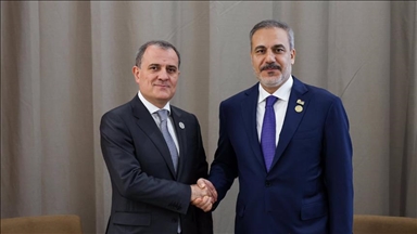 وزير الخارجية التركي يلتقي نظيره الأذربيجاني في بانجول