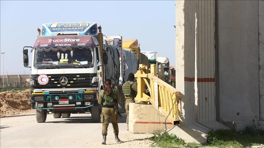 L'armée israélienne ferme le poste-frontière de Kerem Shalom et empêche l'entrée de l'aide vers Gaza