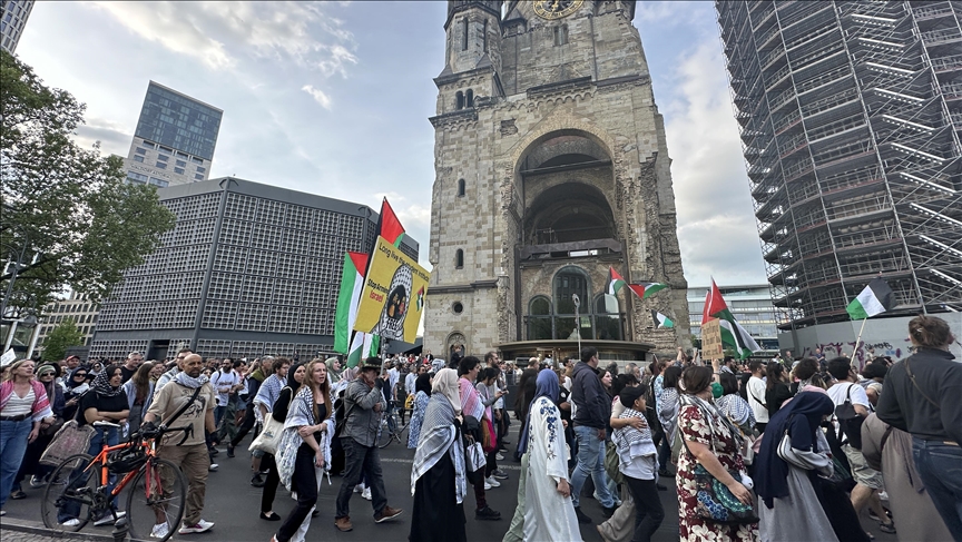 Miles de personas se manifiestan en apoyo a Palestina en Berlín