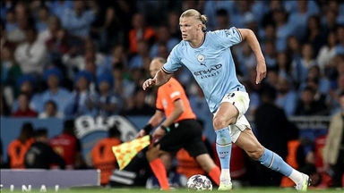 Erling Haaland-led Man City hammer Wolves to control English title race
