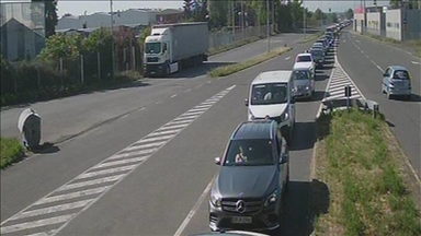 Na graničnom prelazu Velika Kladuša duga kolona putničkih vozila na izlazu iz BiH