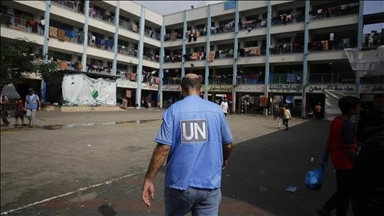 غزة.. متظاهرون يطالبون الأونروا بتحسين ظروفهم المعيشية 