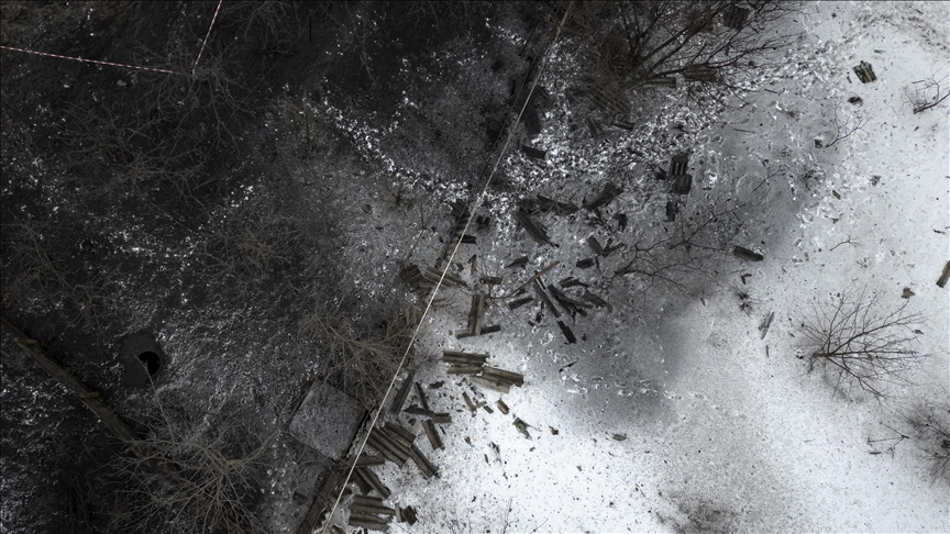 Ukrainian sappers remove live Russian missile in Kyiv Ukrainian sappers remove live Russian missile in Kyiv