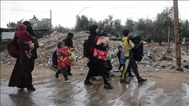 Filistin Kızılayı: İsrail'in muhtemel kara saldırısı sebebiyle binlerce kişi Refah'tan göç ediyor 